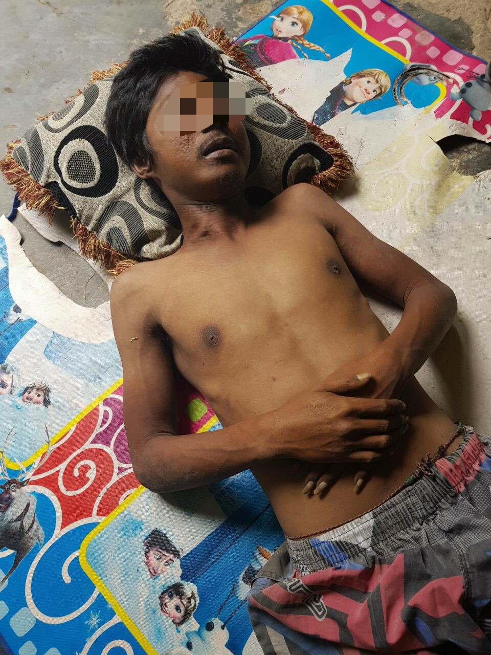 Heboh ! Warga Teropong Pekanbaru Temukan Mayat Tergelatak Dipinggir Jalan