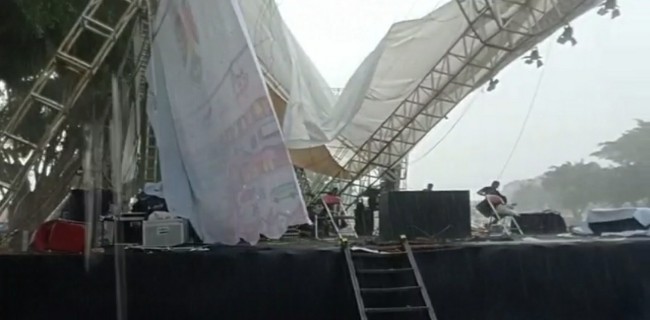 Hujan Deras, Panggung Konser Tahun Baru Pasha Ungu Roboh