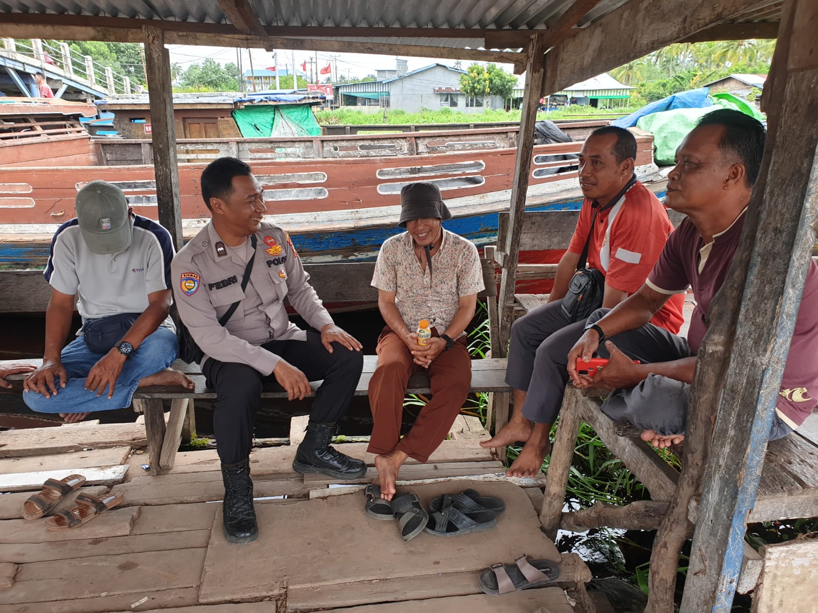 Kanit Binmas Polsek Pulau Burung Sosialisasikan Pemilu Damai di Pelabuhan