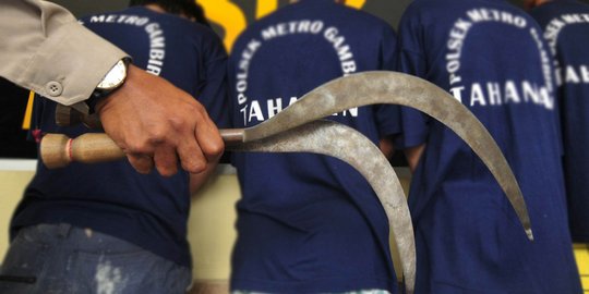 Tengah Naik Motor, Syahri Disabit Keponakannya