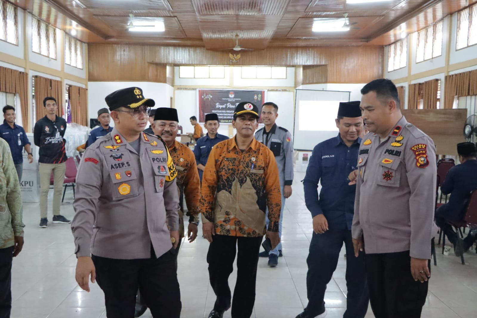 Pastikan Rapat Pleno Pilkada Berjalan Kondusif, Kapolres Siak dan Pamatwil Lakukan Peninjauan ke Empat Kecamatan