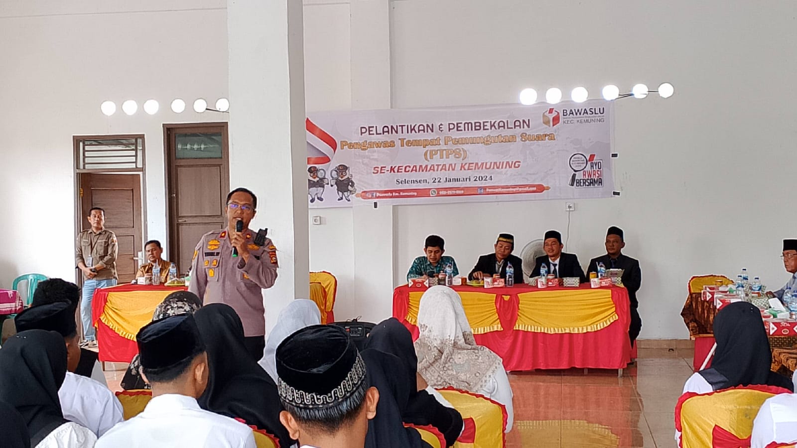 Polsek Kemuning Hadiri Pelantikan PTPS dan Inbau Sukseskan Pemilu 2024