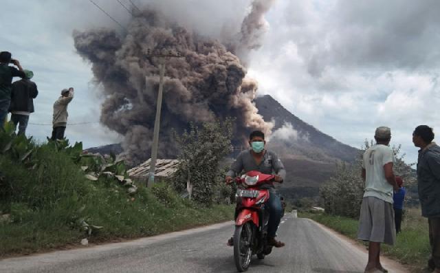 Gunung Sinabung 6 Kali Erupsi, BNPB Percepat Penanganan Pengungsi