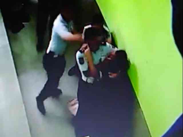 Ini dia Video Detik-detik Napi Teroris Serang Petugas Lapas Nusakambangan