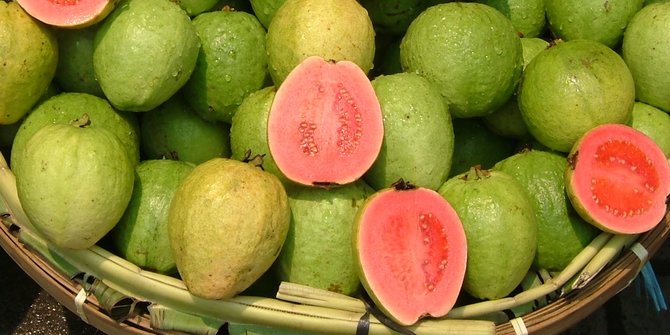 Ini 6 Buah Rendah Gula yang Tidak Perlu Takut untuk Banyak Dikonsumsi