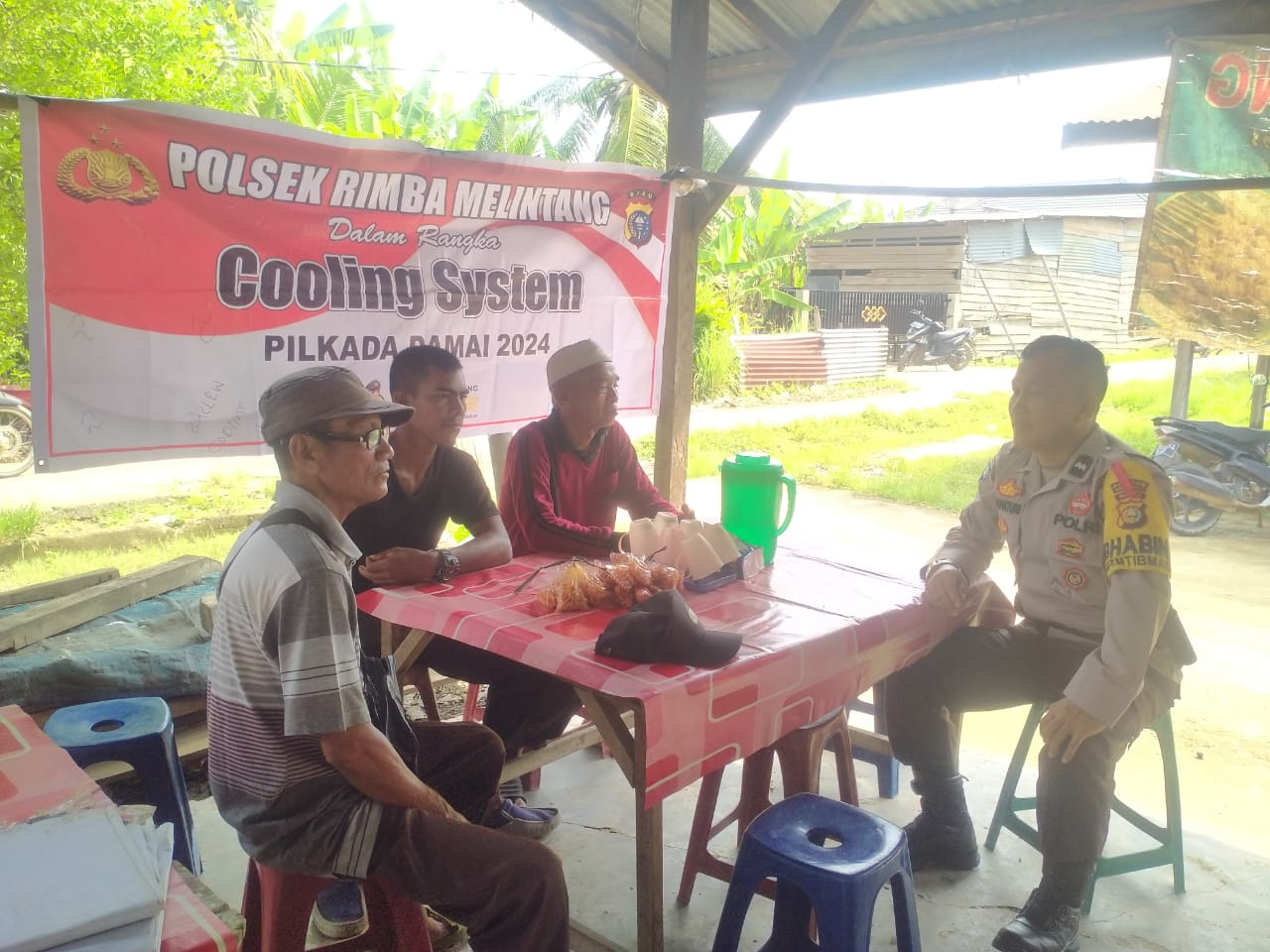 Bhabinkamtibmas Lenggadai Hulu Gelar Sosialisasi Cooling System untuk Antisipasi Konflik Sosial dalam Pilkada Damai