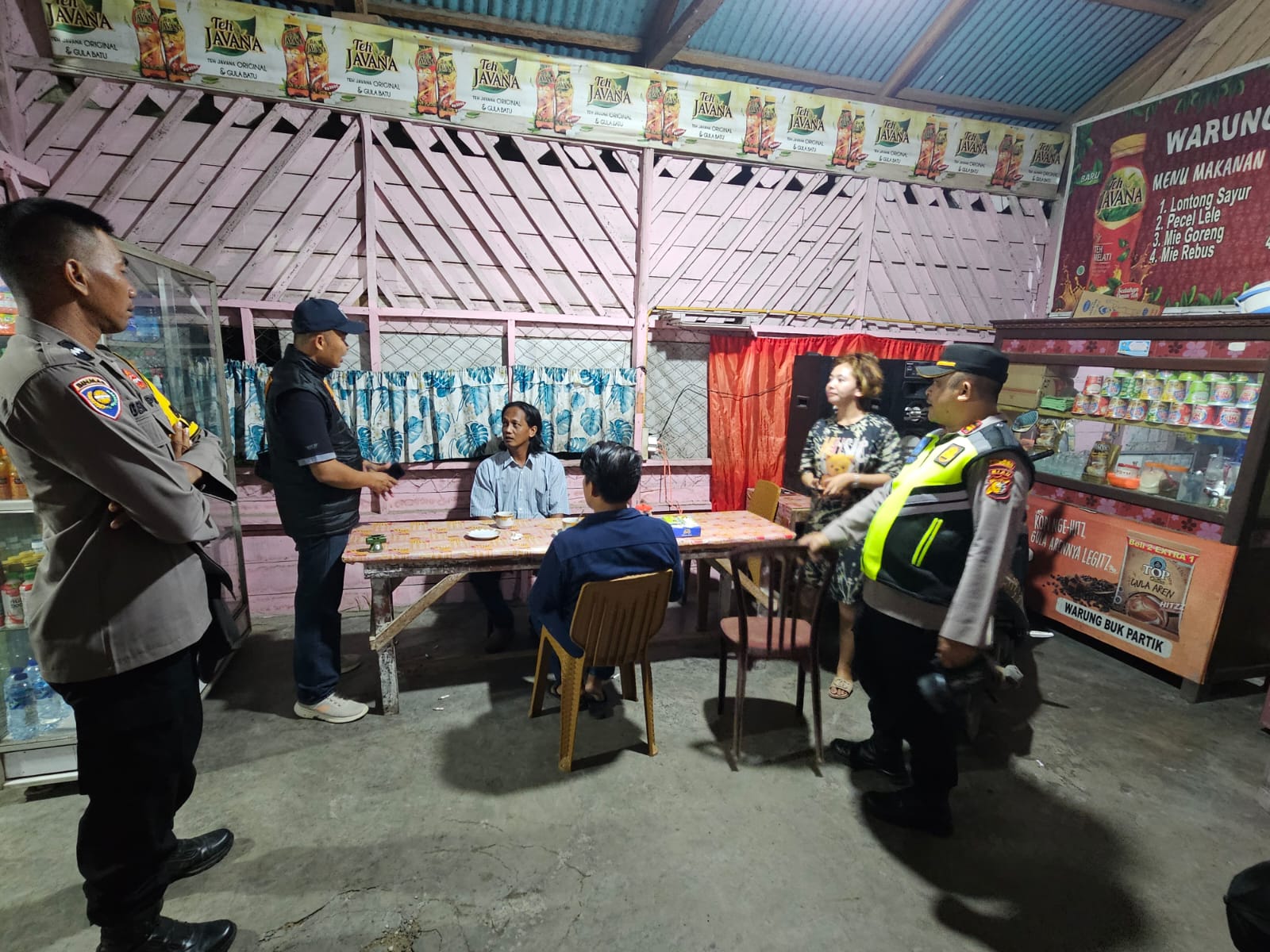 Cegah Premanisme dan Penyalahgunaan Narkoba, Polsek Lirik Gelar Patroli di Tempat Hiburan Malam