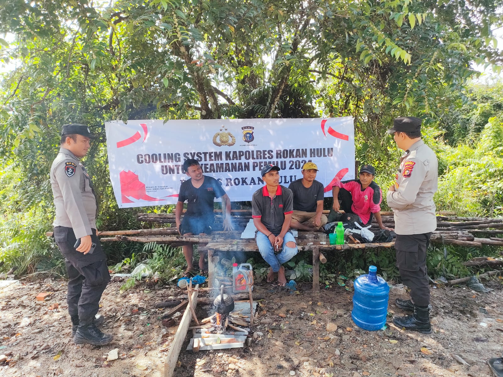 Polsek Rambah Jalin Silaturahmi dan Sosialisasikan Pemilu Damai