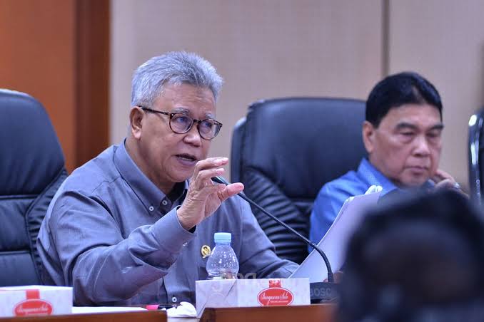 Komisi II DPR Minta Pemerintah Perhatikan Kesejahteraan Pekerja Honorer