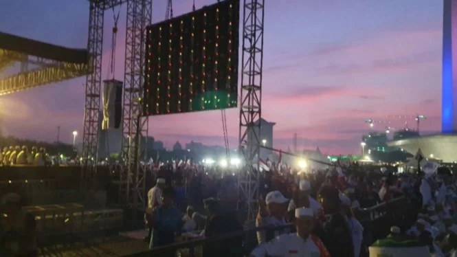 Pantun Haikal Hasan untuk yang Nyinyirin Reuni 212