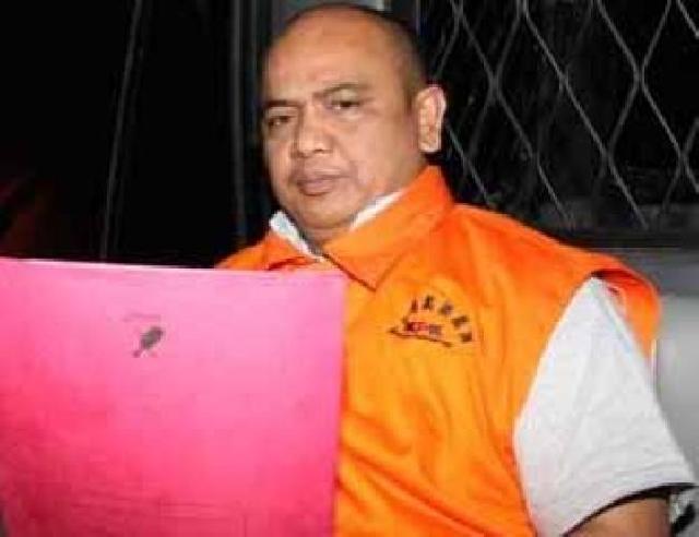 Gulat Manurung Didakwa Memberikan Suap Kepada Annas Maamun