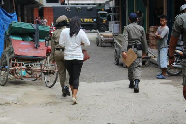 Siang Bolong, Satpol PP Amankan 3 Pasangan Mesum