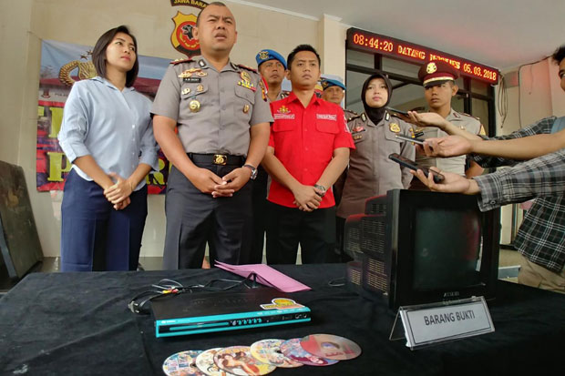 Keterlaluan, Pemuda Ini Ajak Anak Bawah Umur Nonton Video Porno, Kemudian...