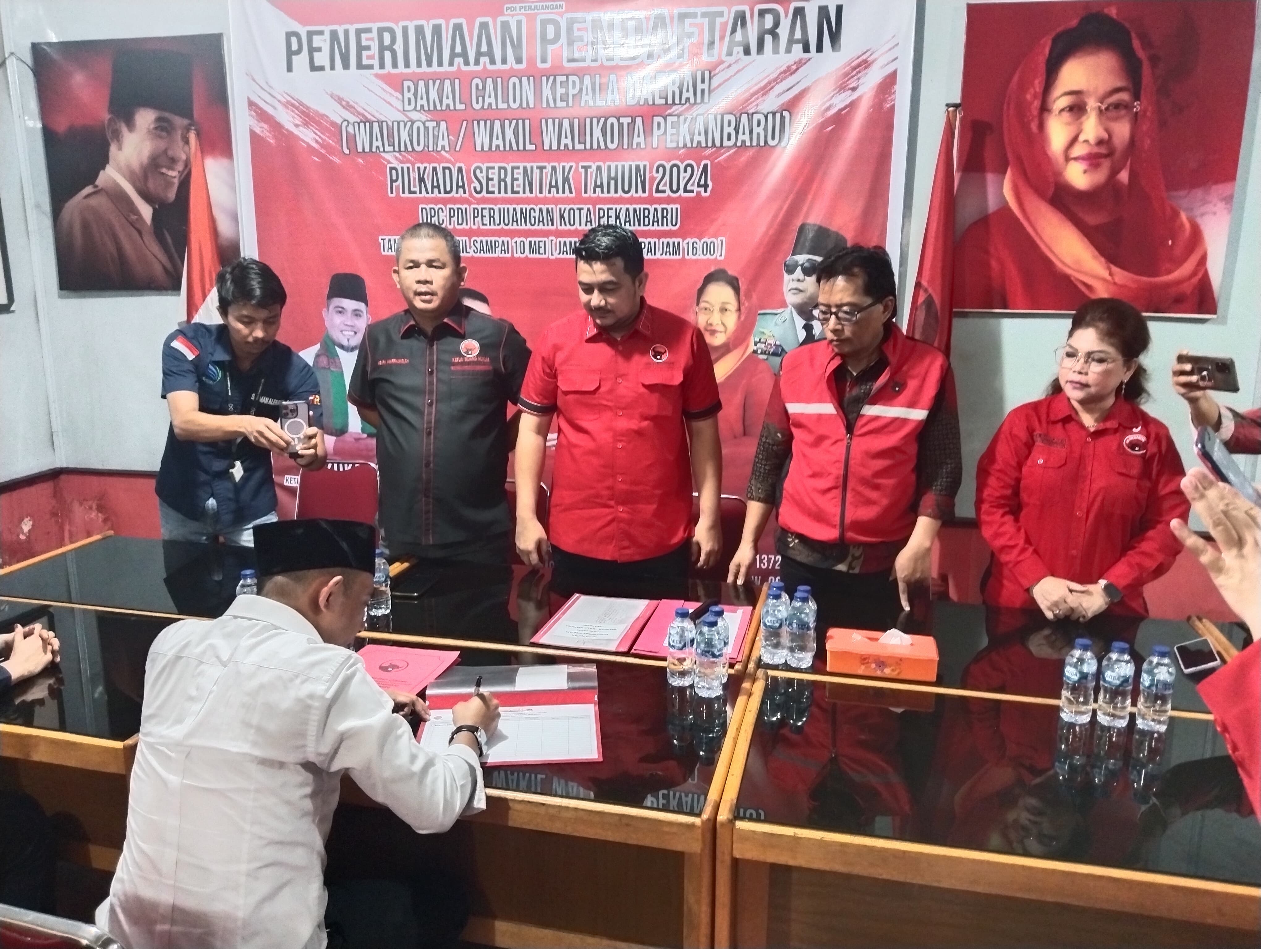 Sambangi Kantor PDI Perjuangan, Kharisman Rinanda Mendaftar Sebagai Calon Walikota Pekanbaru