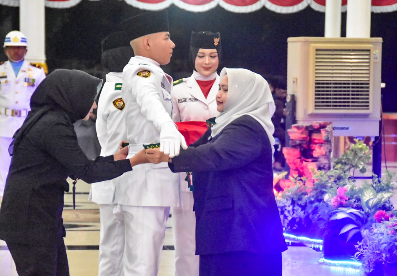 Bupati Kasmarni Kukuhkan 36 Anggota Paskibraka Bengkalis 2025