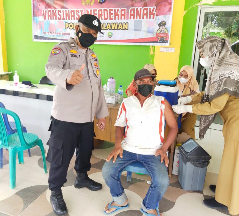 Polsek Pangkalan Lesung dan Nakes Terus Buka Layanan Vaksinasi Covid-19 