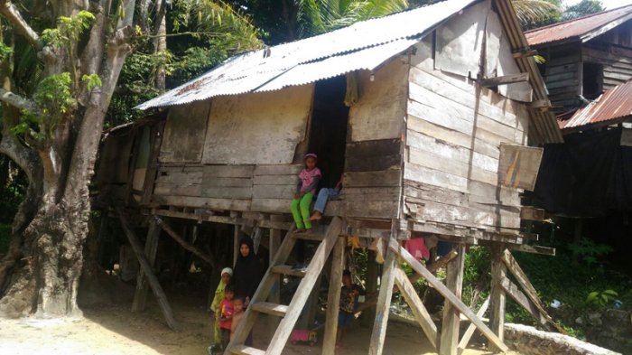 Suami Kabur Bersama Sahabat, Maimunah Hidupi 6 Anak di Gubuk Reot