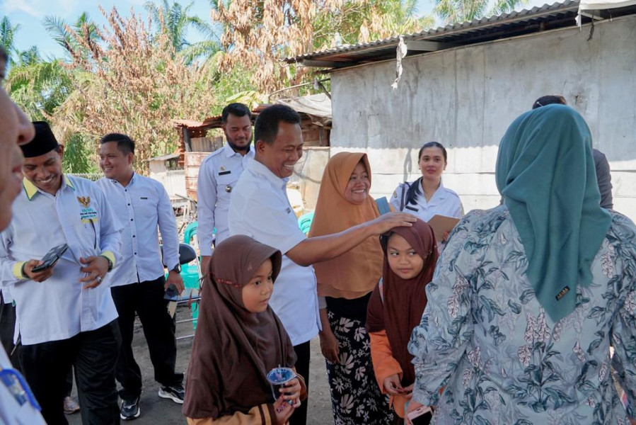 Wabup Rohil Kunjungi Korban Kebakaran Rumah dan Serahkan Bantuan