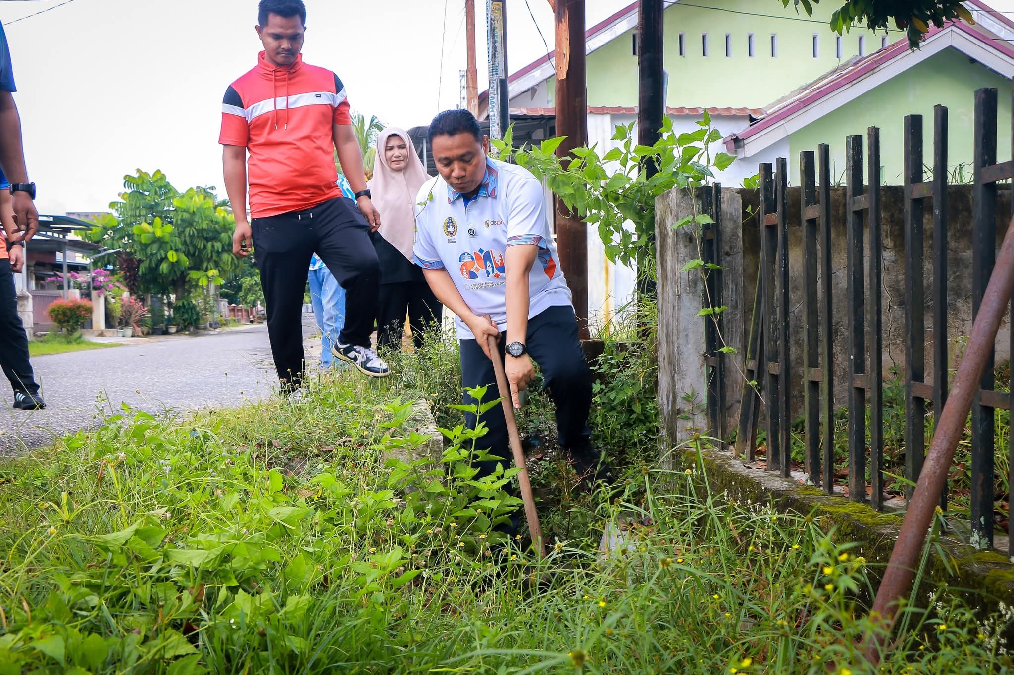 Ciptakan Lingkungan Bersih dan Tertata, Wawako Pekanbaru Ajak Masyarakat Aktif Bergotong Royong