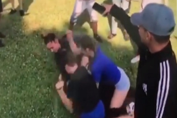 Gadis 14 Tahun di AS Dipukuli Secara Brutal Teman Sekolah karena Muslim