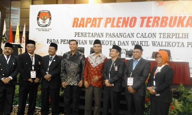 KPU Umumkan Firdaus-Ayat Sebagai Walikota dan Wakil Walikota Pekanbaru 2017-2022