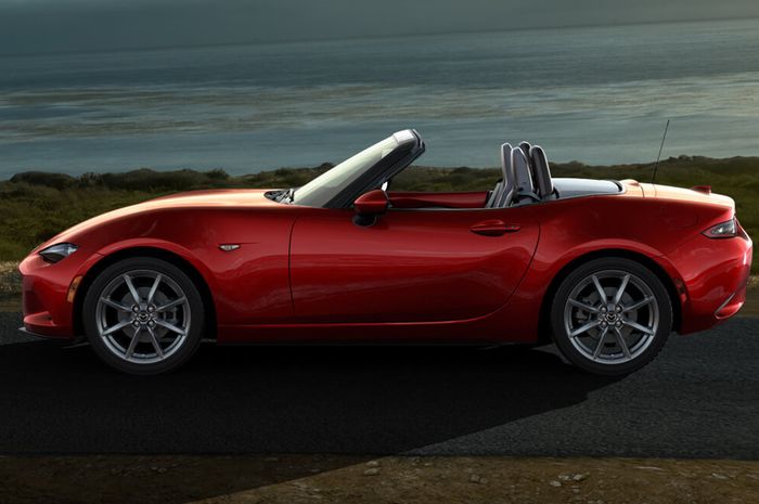 Mazda MX-5 Soft Top, Mobil Dengan Pesona Berlebih yang Mustahil Dibeli