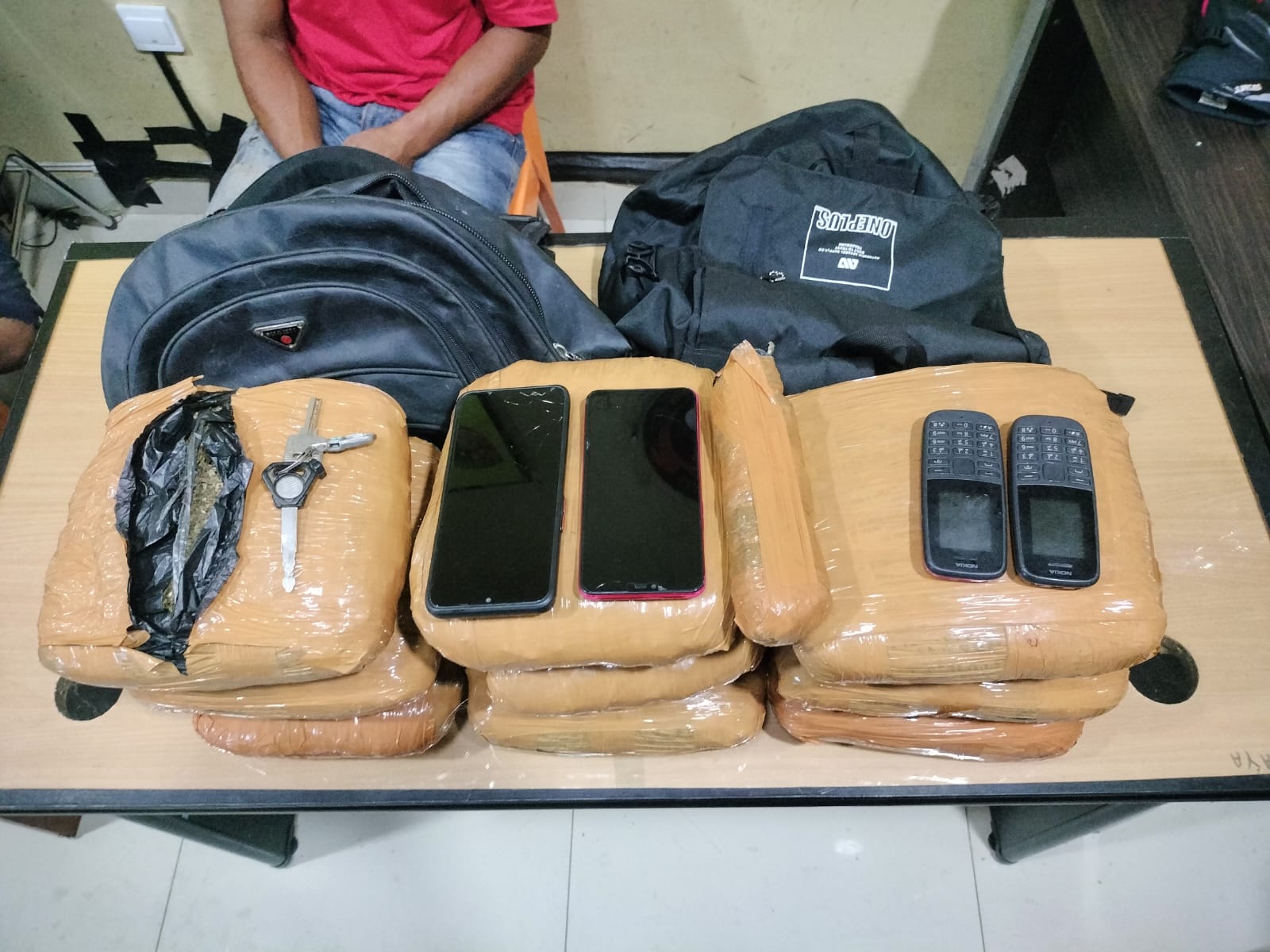 Satreskoba Polres Rohul Tangkap Dua Kurir Daun Ganja Kering