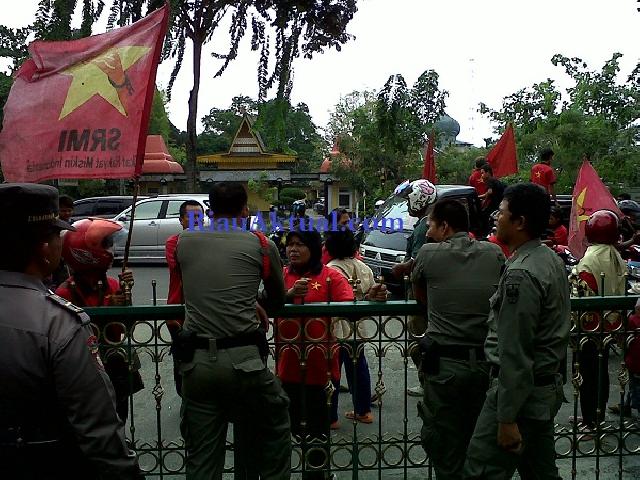 Pedagang Jagung Kecewa Kepemimpinan Firdaus-Ayat 