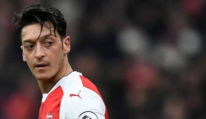 Oezil Capai Kesepakatan dengan Barcelona?