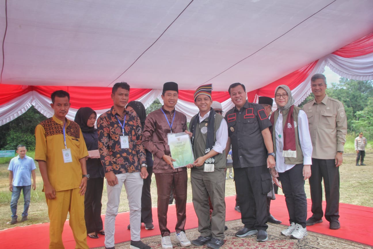 Negara Akui Hak Kelola Hutan Adat Kuansing, SK Perhutanan Sosial Resmi Diserahkan