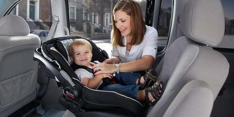 Supaya Anak Betah Duduk di Jok Belakang, Begini Caranya