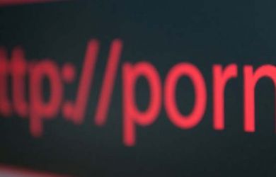 Hukum Mengerikan Nonton Film Porno di Bulan Ramadhan