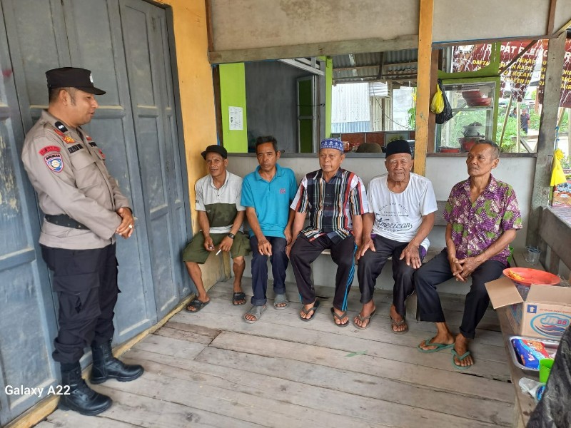 Aipda Surya Kunjungi Warga Desa Tanjung Siantar untuk Pastikan Pilkada Aman dan Damai