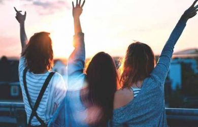 Tujuh Cara Konyol Buat Persahabatan Semakin Erat