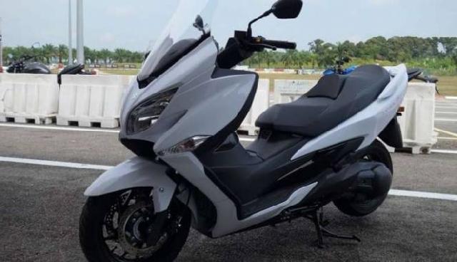Suzuki Luncurkan Skuter Mewah Burgman 400 ABS, Harganya?