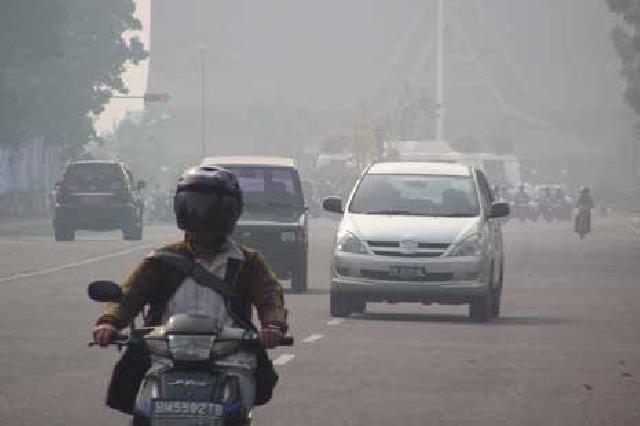 Kabut Asap Tebal Warga Belum Gunakan Masker