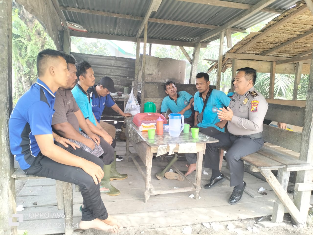 Kapolsek Keritang Ajak Personil Turun Langsung Sampaikan Pesan Pemilu 2024 ke Masyarakat