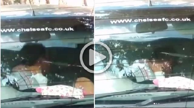 Waah,, Asyik Bercinta Sampai Mobil Bergoyang di Samping Kantor Gubernur Riau