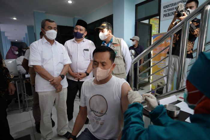 Animo Masyarakat Tinggi, Gubri : Tempat Vaksinasi Laris Manis