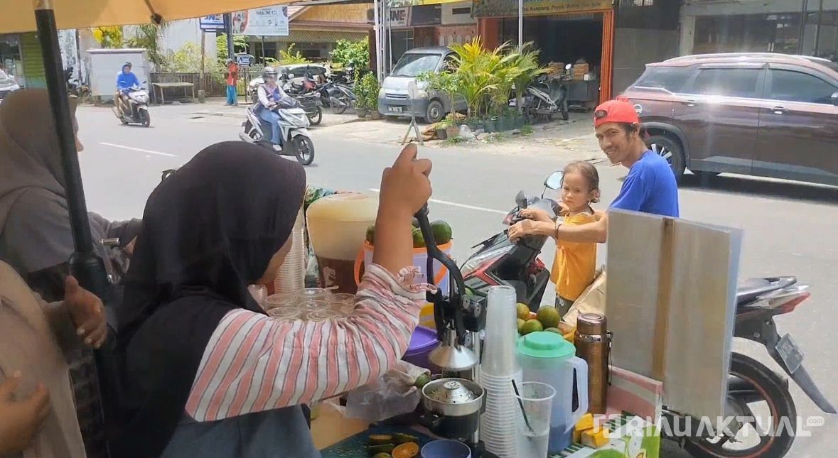 Cuaca Terik di Pekanbaru, Omzet Pedagang Jus Buah Melejit