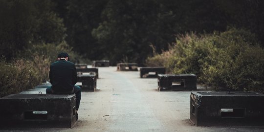 Bertahan Dan Mencintai Pada Yang Tak Bisa Menghargai Itu Kebodohan