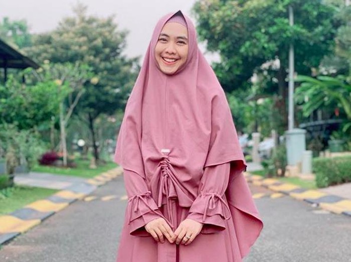 Oki Setiana Dewi Klarifikasi Isu Jadi Istri Ketiga Uje