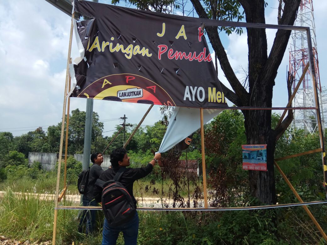 Puluhan APK Ilegal Paslon Gubri dan Wagubri di Tertibkan Panwaslu