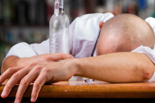 Mabuk Berat, Pria di Kansas Mencoba Bercinta dengan Mobil