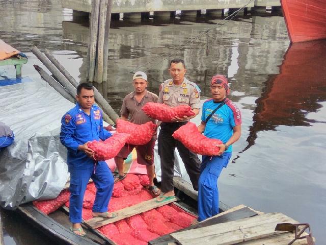 200 Karung Bawang Merah Ilegal Diamankan Satpol Air Polres Dumai