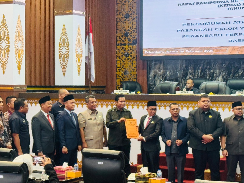 DPRD Pekanbaru Umumkan Penetapan Agung Nugroho - Markarius Anwar sebagai Wali Kota dan Wakil Wali Kota Terpilih