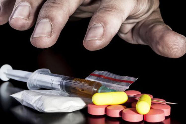 Pesta Narkoba Bareng Wanita, Karyawan Bank dan Oknum Polisi Diamankan