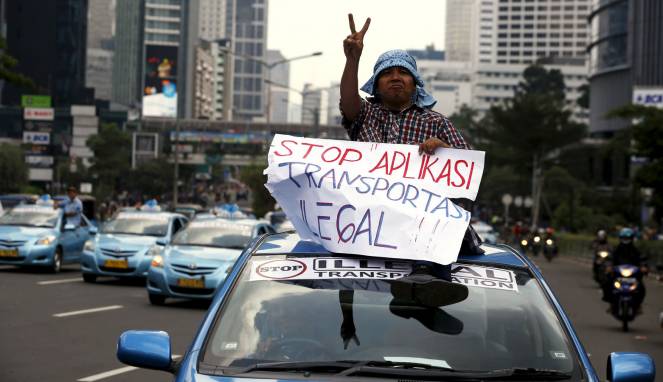 Stiker Bikin Taksi Online Dilindungi Hukum, Jadi Lebih Aman?