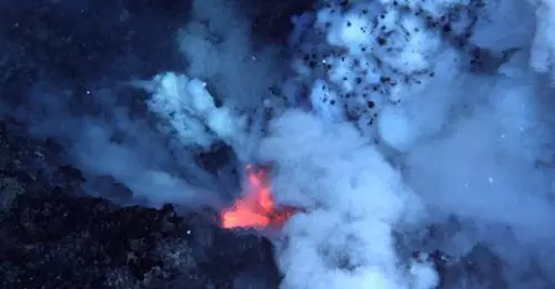Fenomena Api Muncul dari Dasar Lautan, Ini Penjelasannya