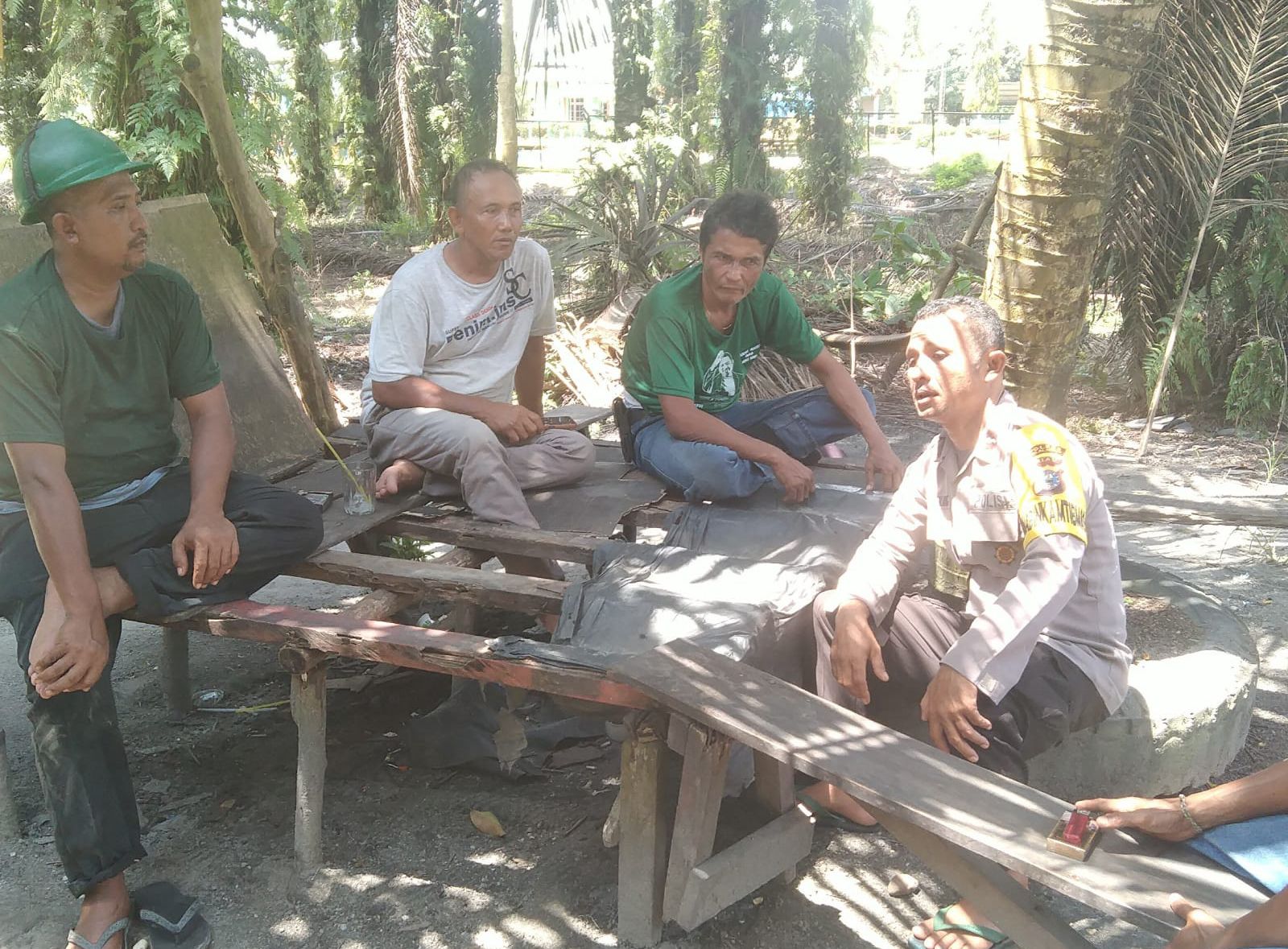 Kawal Pilkada Damai, Aipda Binhot Ajak Warga Dialog